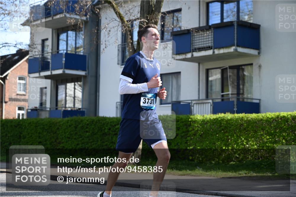 12.04.2026 - 45. Internationalen Wilhelmsburger Insellauf J. Mangold http://msf.ph/oto/9458385 12.04.2026 10:35:58 Ziel 5589, 3084, 3516, 3221, 2192, 3731, 4118, 4190, 4439, 4172, 4030, 5291, 2446, 2090, 5691, 3796, 2582 meine-sportfotos.de