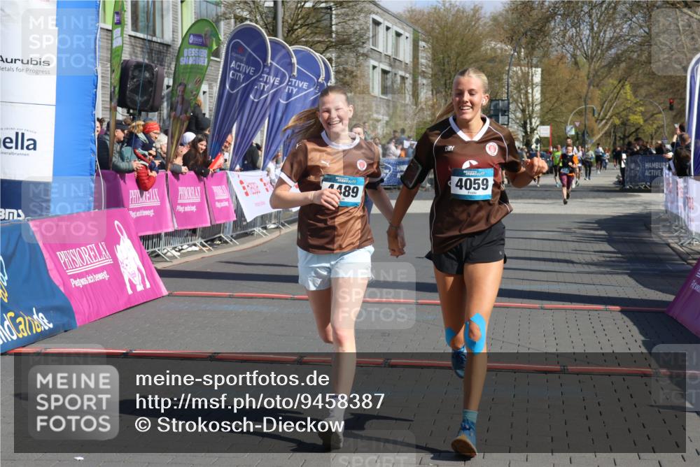 12.04.2026 - 45. Internationalen Wilhelmsburger Insellauf Strokosch-Dieckow http://msf.ph/oto/9458387 12.04.2026 11:04:45 Ziel 2664, 5792, 4059, 4489, 4686 meine-sportfotos.de