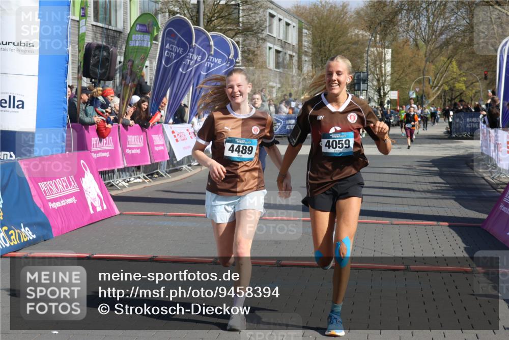 12.04.2026 - 45. Internationalen Wilhelmsburger Insellauf Strokosch-Dieckow http://msf.ph/oto/9458394 12.04.2026 11:04:45 Ziel 2664, 5792, 4059, 4489, 4686 meine-sportfotos.de