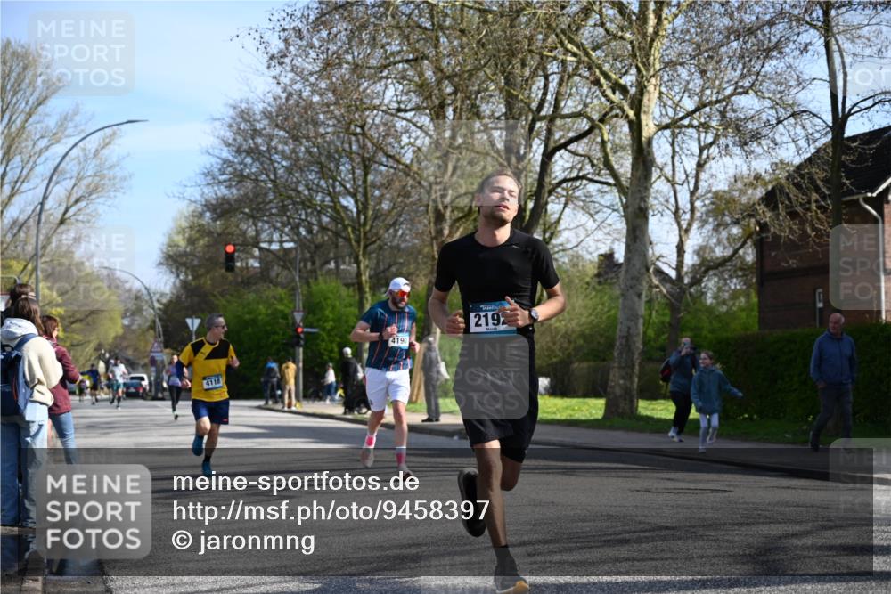12.04.2026 - 45. Internationalen Wilhelmsburger Insellauf J. Mangold http://msf.ph/oto/9458397 12.04.2026 10:35:59 Ziel 5589, 3084, 3516, 3221, 2192, 3731, 4118, 4190, 4439, 4172, 4030, 5291, 2446, 2446, 2090, 5691, 3796, 2582 meine-sportfotos.de