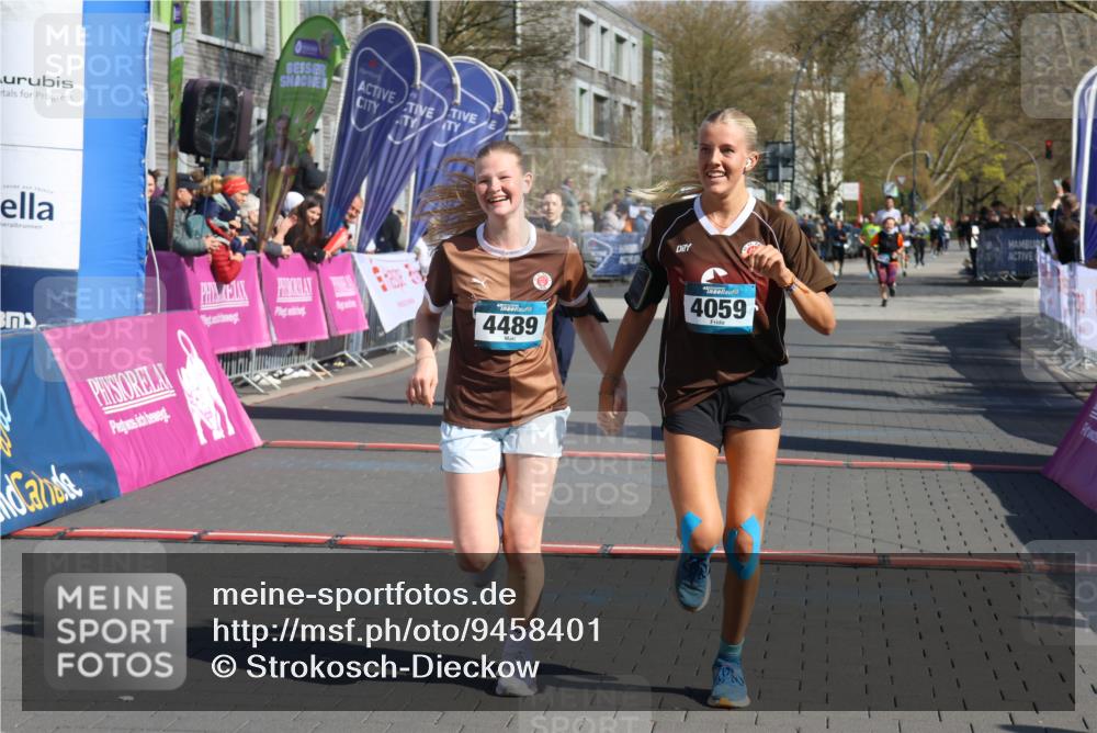 12.04.2026 - 45. Internationalen Wilhelmsburger Insellauf Strokosch-Dieckow http://msf.ph/oto/9458401 12.04.2026 11:04:46 Ziel 4059, 4489, 4686 meine-sportfotos.de