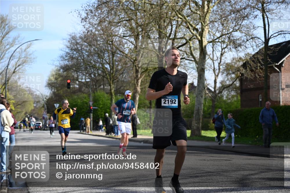 12.04.2026 - 45. Internationalen Wilhelmsburger Insellauf J. Mangold http://msf.ph/oto/9458402 12.04.2026 10:36:00 Ziel 3084, 3516, 3221, 2192, 3731, 4118, 4190, 4439, 4172, 4030, 5291, 2446, 2090, 5691, 3796, 2582 meine-sportfotos.de