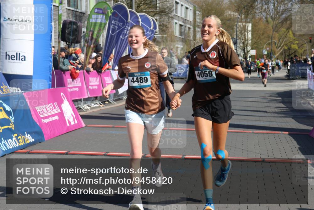 12.04.2026 - 45. Internationalen Wilhelmsburger Insellauf Strokosch-Dieckow http://msf.ph/oto/9458420 12.04.2026 11:04:46 Ziel 4059, 4489, 4686 meine-sportfotos.de