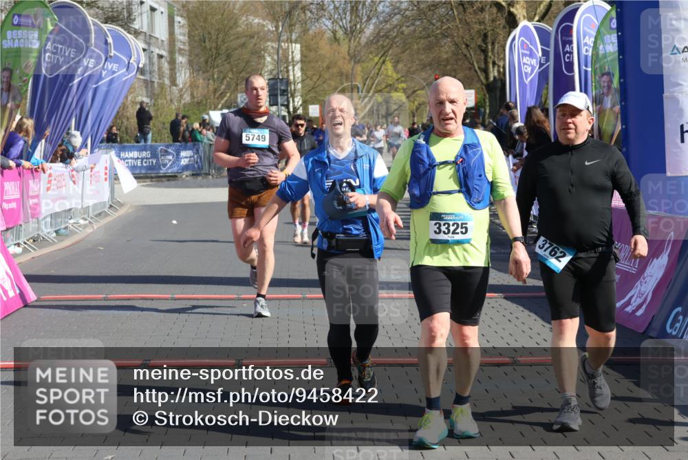 12.04.2026 - 45. Internationalen Wilhelmsburger Insellauf Strokosch-Dieckow http://msf.ph/oto/9458422 12.04.2026 10:48:14 Ziel 3762, 4568, 3325, 5749, 2784 meine-sportfotos.de