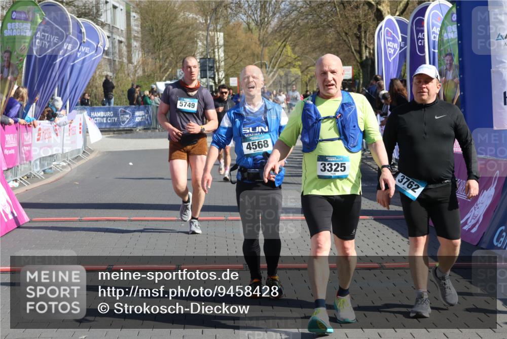 12.04.2026 - 45. Internationalen Wilhelmsburger Insellauf Strokosch-Dieckow http://msf.ph/oto/9458428 12.04.2026 10:48:14 Ziel 3762, 4568, 3325, 5749, 2784 meine-sportfotos.de