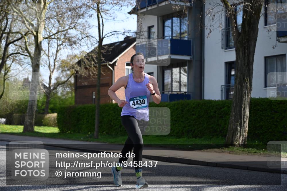 12.04.2026 - 45. Internationalen Wilhelmsburger Insellauf J. Mangold http://msf.ph/oto/9458437 12.04.2026 10:36:10 Ziel 2192, 3731, 4118, 4190, 4439, 4172, 4030, 5291, 2446, 2090, 5691, 3796, 2582, 2582, 3629, 3894, 4544, 3230 meine-sportfotos.de