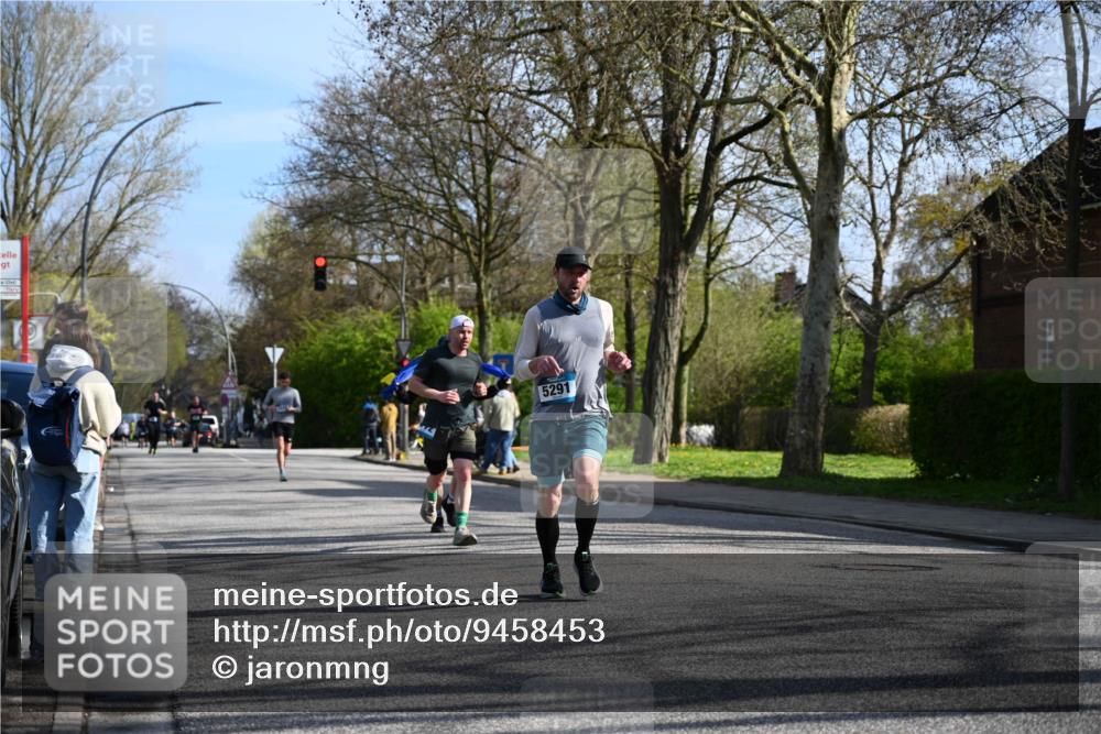 12.04.2026 - 45. Internationalen Wilhelmsburger Insellauf J. Mangold http://msf.ph/oto/9458453 12.04.2026 10:36:14 Ziel 4190, 4439, 4172, 4030, 5291, 2446, 2090, 5691, 3796, 2582, 3629, 3894, 3629, 3894, 4544, 3230, 4978 meine-sportfotos.de