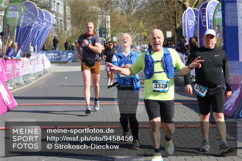 12.04.2026 - 45. Internationalen Wilhelmsburger Insellauf Strokosch-Dieckow http://msf.ph/oto/9458456 12.04.2026 10:48:14 Ziel 3762, 4568, 3325, 5749, 2784 meine-sportfotos.de