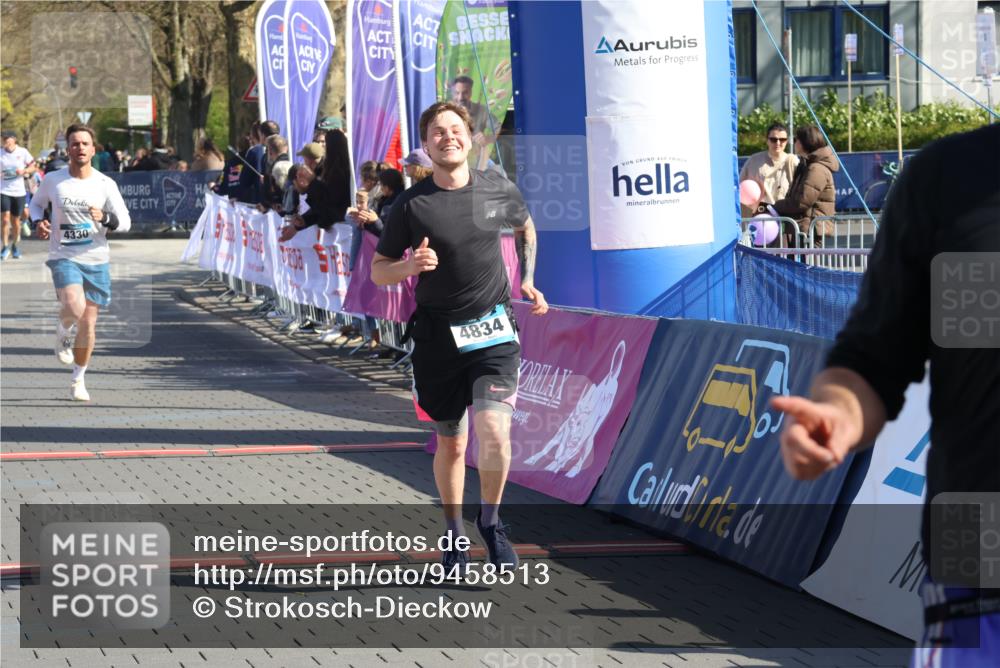 12.04.2026 - 45. Internationalen Wilhelmsburger Insellauf Strokosch-Dieckow http://msf.ph/oto/9458513 12.04.2026 10:48:23 Ziel 4834, 4330, 3311, 2809 meine-sportfotos.de