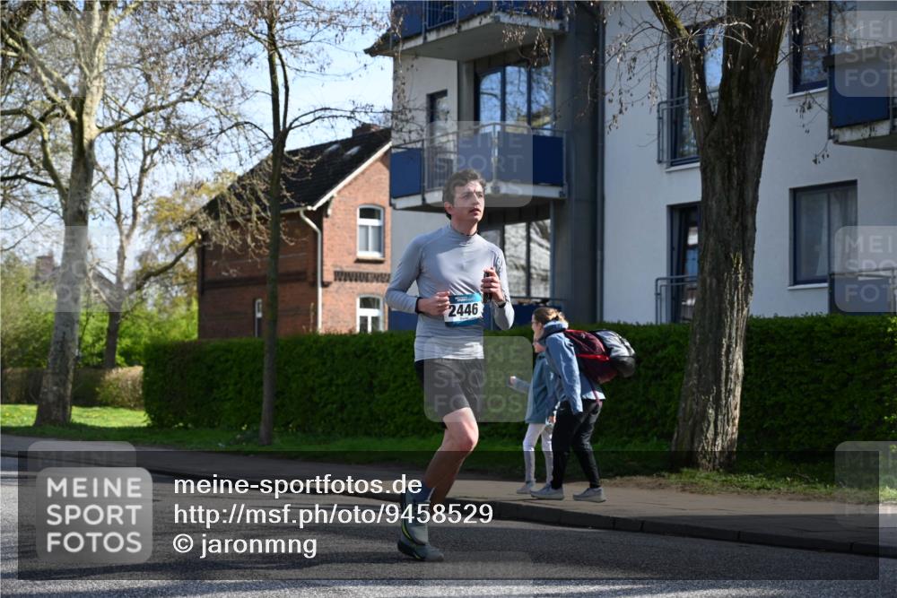12.04.2026 - 45. Internationalen Wilhelmsburger Insellauf J. Mangold http://msf.ph/oto/9458529 12.04.2026 10:36:23 Ziel 4172, 4030, 5291, 2446, 2090, 5691, 3796, 2582, 3629, 3894, 4544, 3230, 4978, 5567, 2375 meine-sportfotos.de
