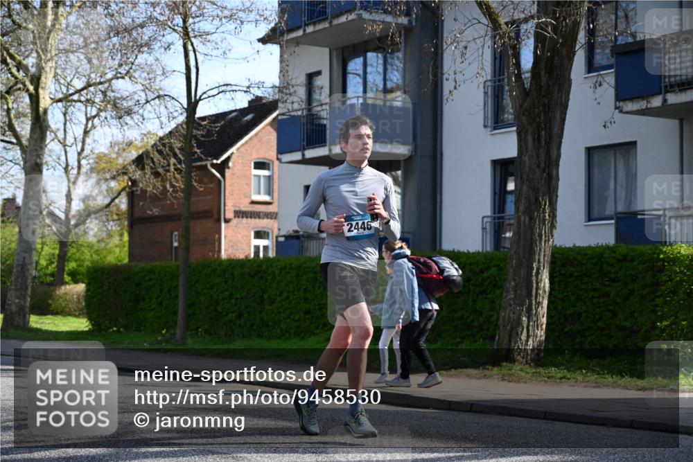 12.04.2026 - 45. Internationalen Wilhelmsburger Insellauf J. Mangold http://msf.ph/oto/9458530 12.04.2026 10:36:23 Ziel 4172, 4030, 5291, 2446, 2090, 5691, 3796, 2582, 3629, 3894, 4544, 3230, 4978, 5567, 2375 meine-sportfotos.de