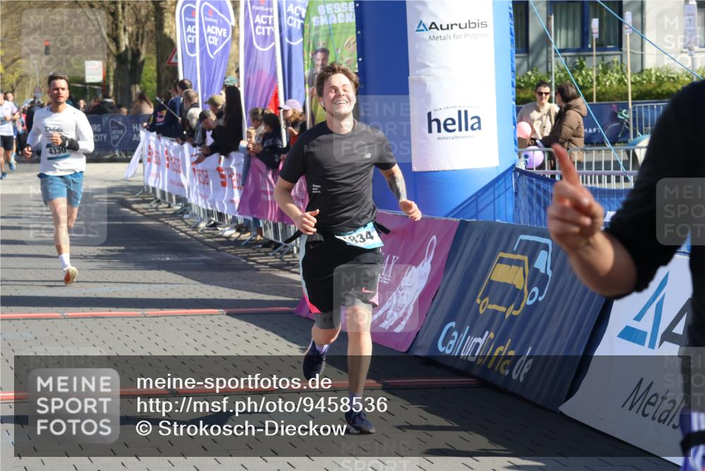 12.04.2026 - 45. Internationalen Wilhelmsburger Insellauf Strokosch-Dieckow http://msf.ph/oto/9458536 12.04.2026 10:48:23 Ziel 4834, 4330, 3311, 2809 meine-sportfotos.de