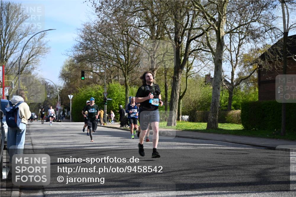12.04.2026 - 45. Internationalen Wilhelmsburger Insellauf J. Mangold http://msf.ph/oto/9458542 12.04.2026 10:36:35 Ziel 2446, 2090, 5691, 3796, 2582, 3629, 3894, 4544, 3230, 4978, 5567, 2375, 2444, 3670, 2451, 2106, 4467, 4482 meine-sportfotos.de