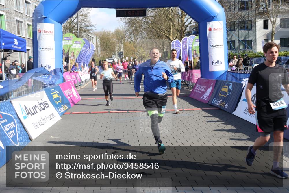 12.04.2026 - 45. Internationalen Wilhelmsburger Insellauf Strokosch-Dieckow http://msf.ph/oto/9458546 12.04.2026 10:48:25 Ziel 4834, 4330, 3311, 2809, 4415, 4681, 2373 meine-sportfotos.de
