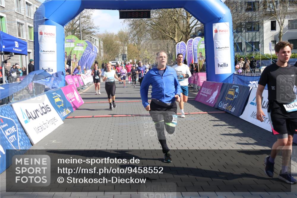 12.04.2026 - 45. Internationalen Wilhelmsburger Insellauf Strokosch-Dieckow http://msf.ph/oto/9458552 12.04.2026 10:48:25 Ziel 4834, 4330, 3311, 2809, 4415, 4681, 2373 meine-sportfotos.de