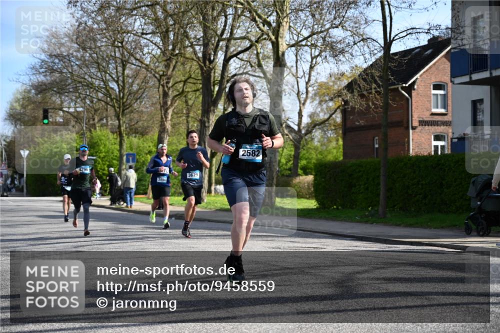 12.04.2026 - 45. Internationalen Wilhelmsburger Insellauf J. Mangold http://msf.ph/oto/9458559 12.04.2026 10:36:36 Ziel 2446, 2090, 5691, 3796, 2582, 3629, 3894, 4544, 3230, 4978, 4978, 5567, 2375, 2444, 3670, 2444, 3670, 2451, 2106, 4467, 4482 meine-sportfotos.de