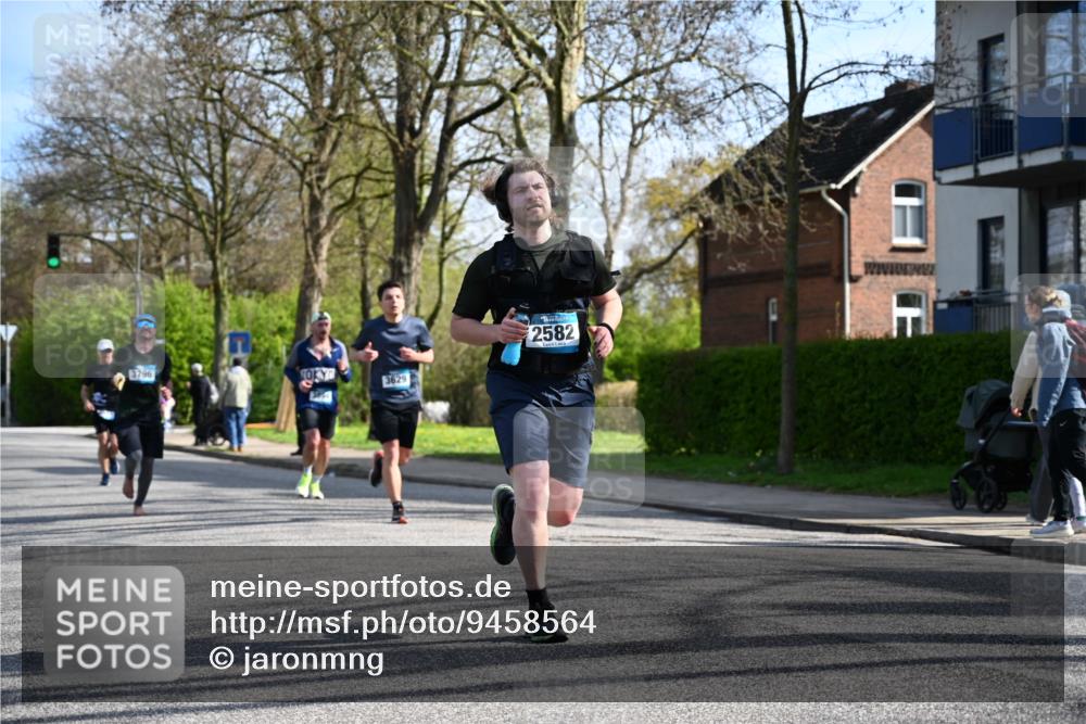 12.04.2026 - 45. Internationalen Wilhelmsburger Insellauf J. Mangold http://msf.ph/oto/9458564 12.04.2026 10:36:36 Ziel 2446, 2090, 5691, 3796, 2582, 3629, 3894, 4544, 3230, 4978, 4978, 5567, 2375, 2444, 3670, 2444, 3670, 2451, 2106, 4467, 4482 meine-sportfotos.de