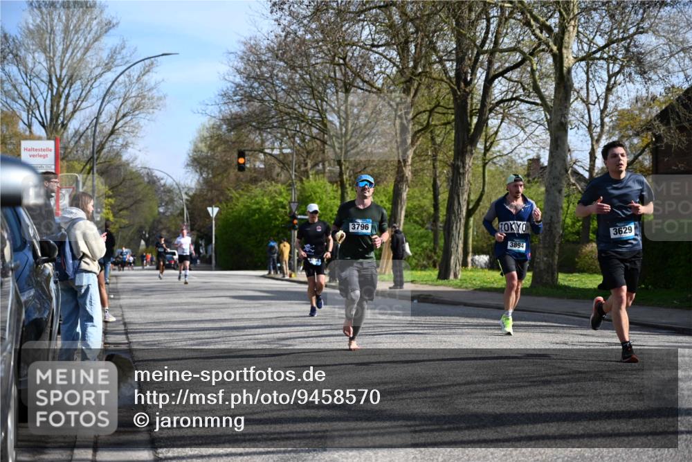 12.04.2026 - 45. Internationalen Wilhelmsburger Insellauf J. Mangold http://msf.ph/oto/9458570 12.04.2026 10:36:37 Ziel 2090, 5691, 3796, 2582, 3629, 3894, 4544, 3230, 4978, 5567, 2375, 2444, 3670, 2451, 2451, 2106, 4467, 4482 meine-sportfotos.de
