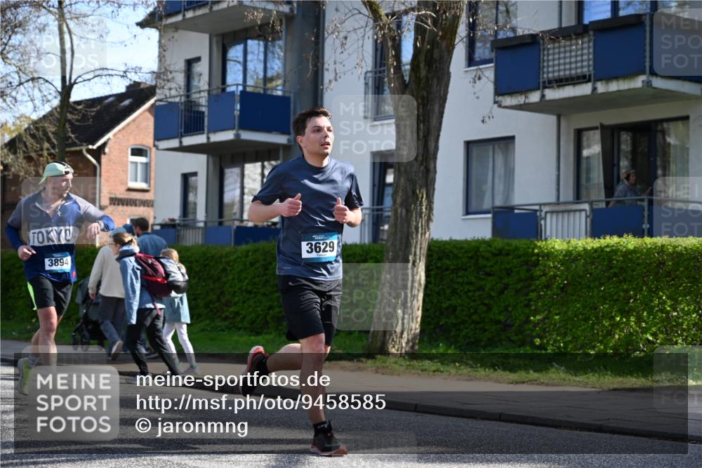 12.04.2026 - 45. Internationalen Wilhelmsburger Insellauf J. Mangold http://msf.ph/oto/9458585 12.04.2026 10:36:39 Ziel 2090, 5691, 3796, 2582, 3629, 3894, 4544, 3230, 4978, 5567, 2375, 2444, 3670, 2451, 2106, 4467, 4482 meine-sportfotos.de
