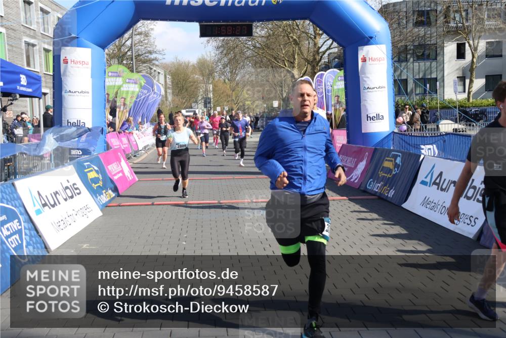 12.04.2026 - 45. Internationalen Wilhelmsburger Insellauf Strokosch-Dieckow http://msf.ph/oto/9458587 12.04.2026 10:48:25 Ziel 4834, 4330, 3311, 2809, 4415, 4681, 2373 meine-sportfotos.de