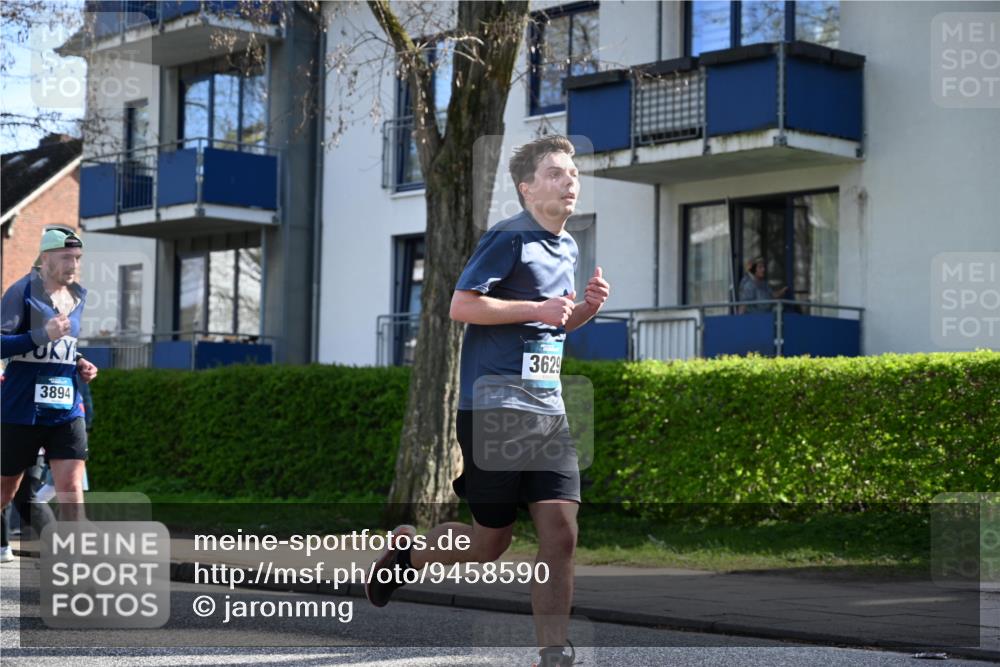 12.04.2026 - 45. Internationalen Wilhelmsburger Insellauf J. Mangold http://msf.ph/oto/9458590 12.04.2026 10:36:39 Ziel 2090, 5691, 3796, 2582, 3629, 3894, 4544, 3230, 4978, 5567, 2375, 2444, 3670, 2451, 2106, 4467, 4482 meine-sportfotos.de
