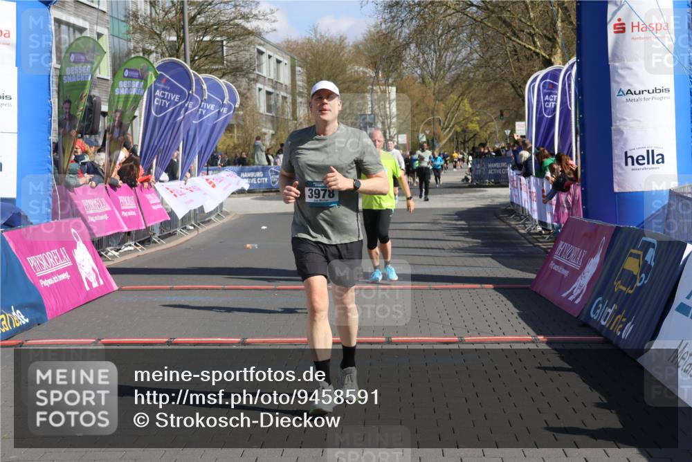 12.04.2026 - 45. Internationalen Wilhelmsburger Insellauf Strokosch-Dieckow http://msf.ph/oto/9458591 12.04.2026 11:05:04 Ziel 3978, 4484, 4486, 3678 meine-sportfotos.de