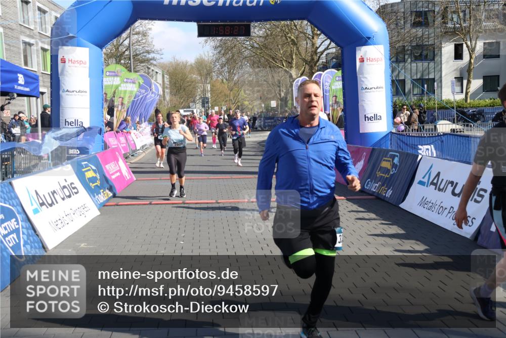 12.04.2026 - 45. Internationalen Wilhelmsburger Insellauf Strokosch-Dieckow http://msf.ph/oto/9458597 12.04.2026 10:48:25 Ziel 4834, 4330, 3311, 2809, 4415, 4681, 2373 meine-sportfotos.de