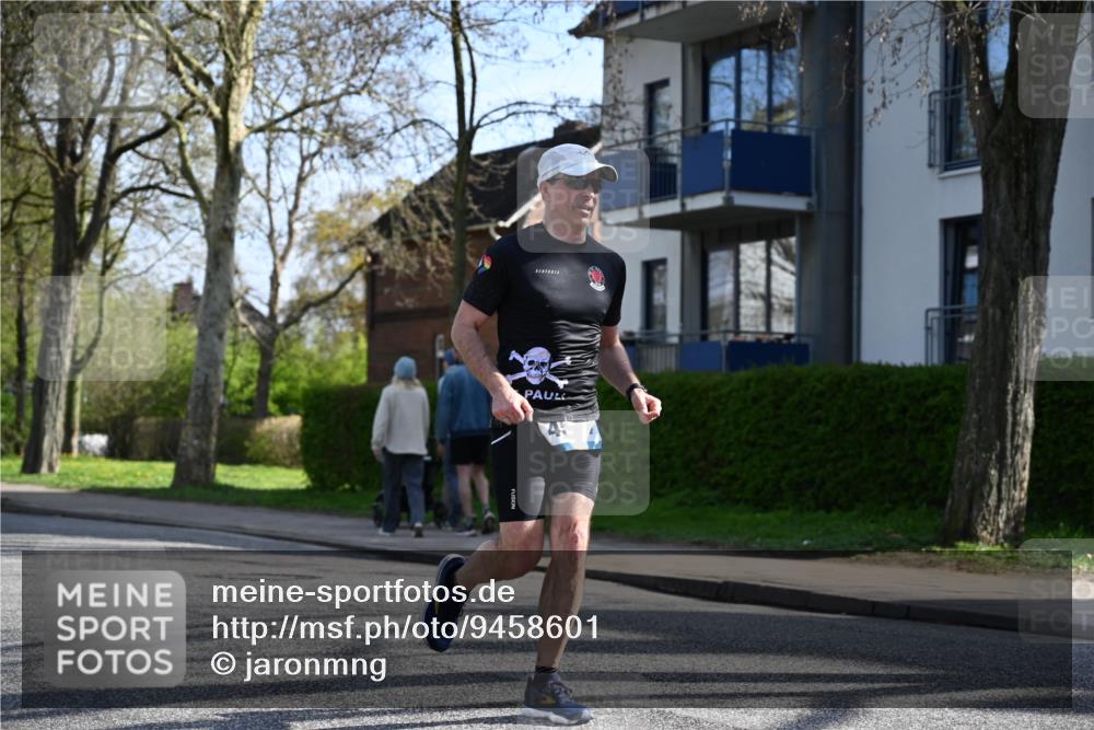 12.04.2026 - 45. Internationalen Wilhelmsburger Insellauf J. Mangold http://msf.ph/oto/9458601 12.04.2026 10:36:42 Ziel 5691, 3796, 2582, 3629, 3894, 4544, 3230, 4978, 5567, 2375, 2444, 3670, 2451, 2106, 4467, 4482, 4779, 3492 meine-sportfotos.de