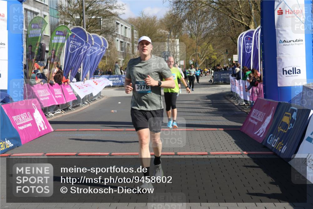 12.04.2026 - 45. Internationalen Wilhelmsburger Insellauf Strokosch-Dieckow http://msf.ph/oto/9458602 12.04.2026 11:05:04 Ziel 3978, 4484, 4486, 3678 meine-sportfotos.de