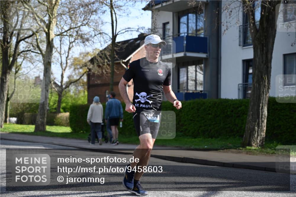 12.04.2026 - 45. Internationalen Wilhelmsburger Insellauf J. Mangold http://msf.ph/oto/9458603 12.04.2026 10:36:42 Ziel 5691, 3796, 2582, 3629, 3894, 4544, 3230, 4978, 5567, 2375, 2444, 3670, 2451, 2106, 4467, 4482, 4779, 3492 meine-sportfotos.de