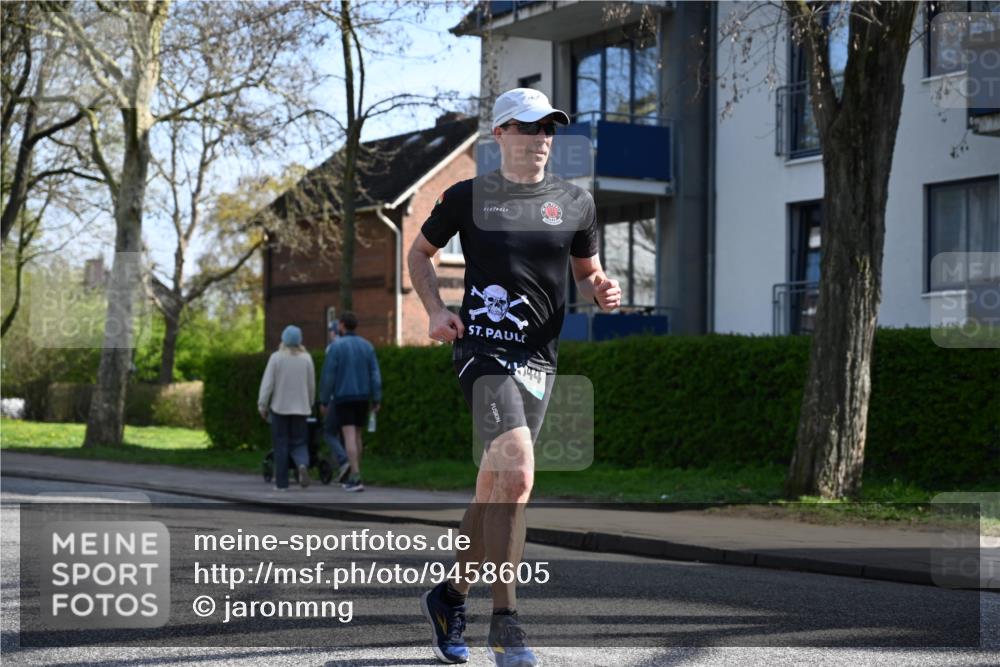 12.04.2026 - 45. Internationalen Wilhelmsburger Insellauf J. Mangold http://msf.ph/oto/9458605 12.04.2026 10:36:42 Ziel 5691, 3796, 2582, 3629, 3894, 4544, 3230, 4978, 5567, 2375, 2444, 3670, 2451, 2106, 4467, 4482, 4779, 3492 meine-sportfotos.de