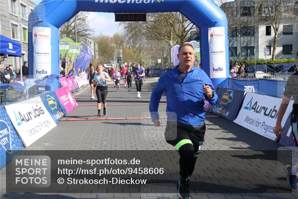 12.04.2026 - 45. Internationalen Wilhelmsburger Insellauf Strokosch-Dieckow http://msf.ph/oto/9458606 12.04.2026 10:48:26 Ziel 4834, 4330, 3311, 2809, 4415, 4681, 2373, 2384 meine-sportfotos.de