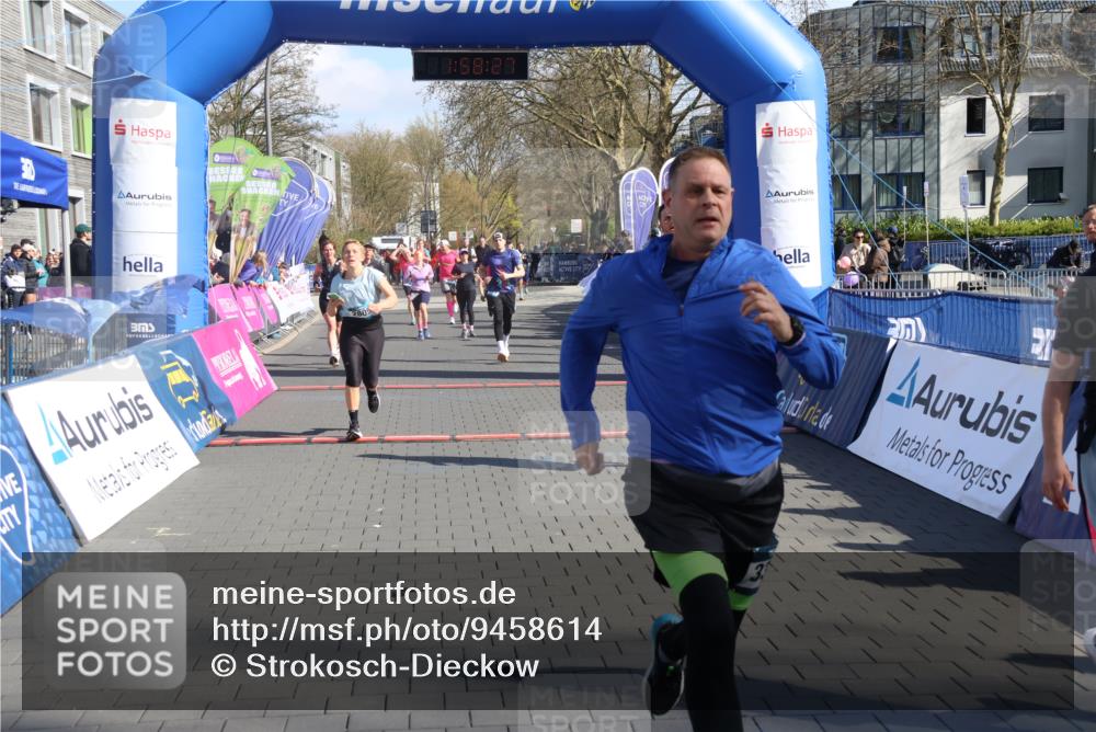 12.04.2026 - 45. Internationalen Wilhelmsburger Insellauf Strokosch-Dieckow http://msf.ph/oto/9458614 12.04.2026 10:48:26 Ziel 4834, 4330, 3311, 2809, 4415, 4681, 2373, 2384 meine-sportfotos.de