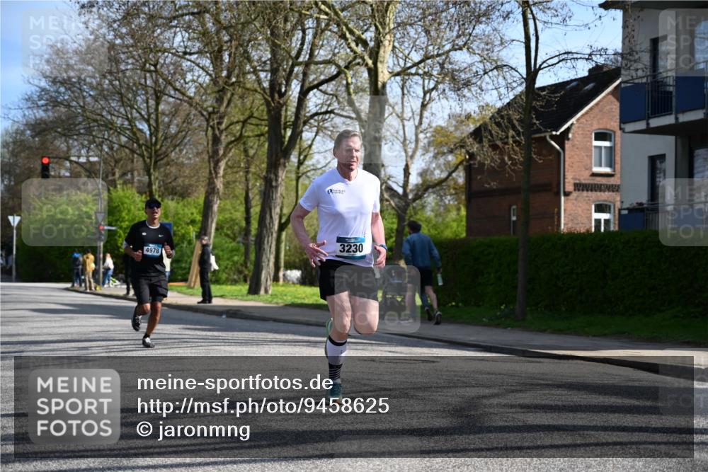 12.04.2026 - 45. Internationalen Wilhelmsburger Insellauf J. Mangold http://msf.ph/oto/9458625 12.04.2026 10:36:47 Ziel 2582, 3629, 3894, 4544, 3230, 4978, 5567, 2375, 2444, 3670, 2451, 2106, 4467, 4482, 4482, 4779, 3492, 5643, 3238 meine-sportfotos.de