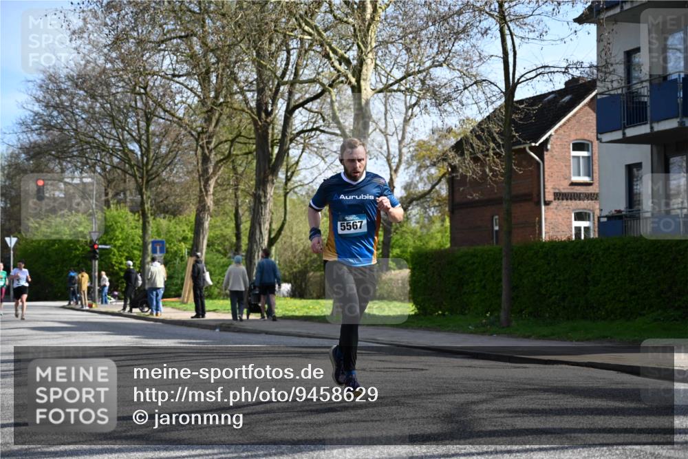 12.04.2026 - 45. Internationalen Wilhelmsburger Insellauf J. Mangold http://msf.ph/oto/9458629 12.04.2026 10:36:59 Ziel 4978, 5567, 2375, 2444, 3670, 2451, 2106, 4467, 4482, 4482, 4779, 3492, 5643, 3238, 2531, 5496 meine-sportfotos.de