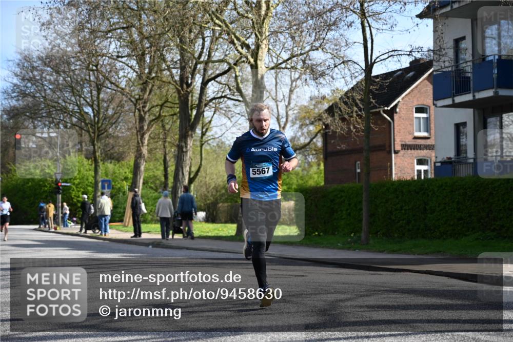 12.04.2026 - 45. Internationalen Wilhelmsburger Insellauf J. Mangold http://msf.ph/oto/9458630 12.04.2026 10:36:59 Ziel 4978, 5567, 2375, 2444, 3670, 2451, 2106, 4467, 4482, 4482, 4779, 3492, 5643, 3238, 2531, 5496 meine-sportfotos.de
