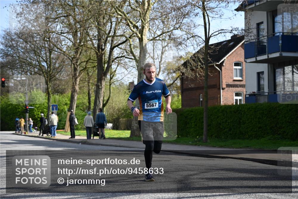 12.04.2026 - 45. Internationalen Wilhelmsburger Insellauf J. Mangold http://msf.ph/oto/9458633 12.04.2026 10:36:59 Ziel 4978, 5567, 2375, 2444, 3670, 2451, 2106, 4467, 4482, 4482, 4779, 3492, 5643, 3238, 2531, 5496 meine-sportfotos.de