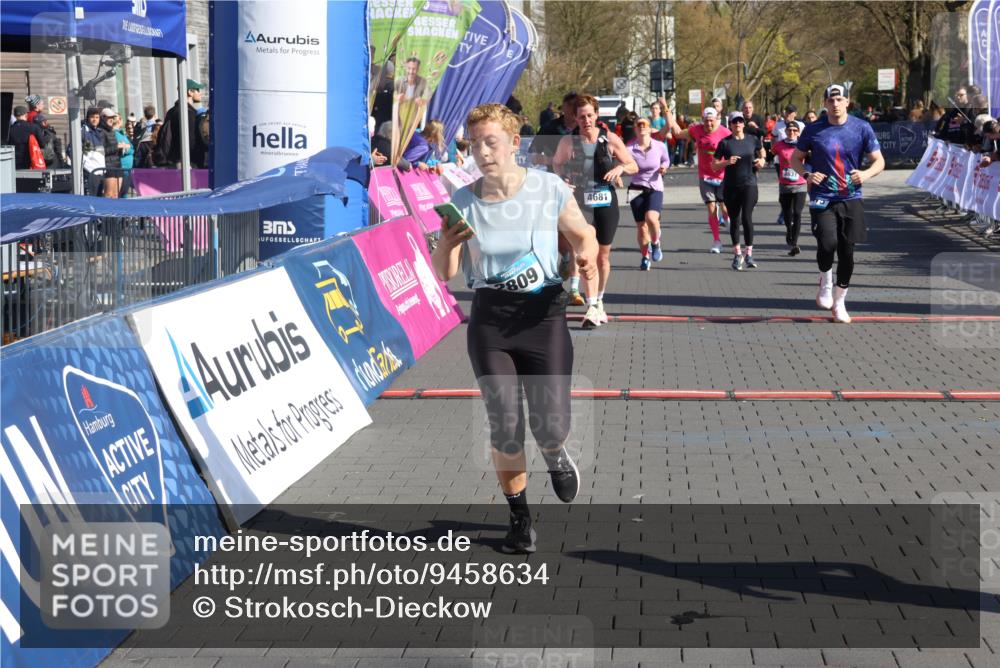 12.04.2026 - 45. Internationalen Wilhelmsburger Insellauf Strokosch-Dieckow http://msf.ph/oto/9458634 12.04.2026 10:48:27 Ziel 4330, 3311, 2809, 4415, 4681, 2373, 2384, 2442, 3631, 5578, 3414 meine-sportfotos.de