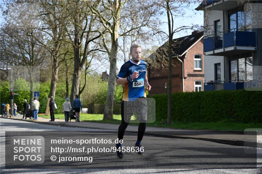 12.04.2026 - 45. Internationalen Wilhelmsburger Insellauf J. Mangold http://msf.ph/oto/9458636 12.04.2026 10:36:59 Ziel 4978, 5567, 2375, 2444, 3670, 2451, 2106, 4467, 4482, 4482, 4779, 3492, 5643, 3238, 2531, 5496 meine-sportfotos.de