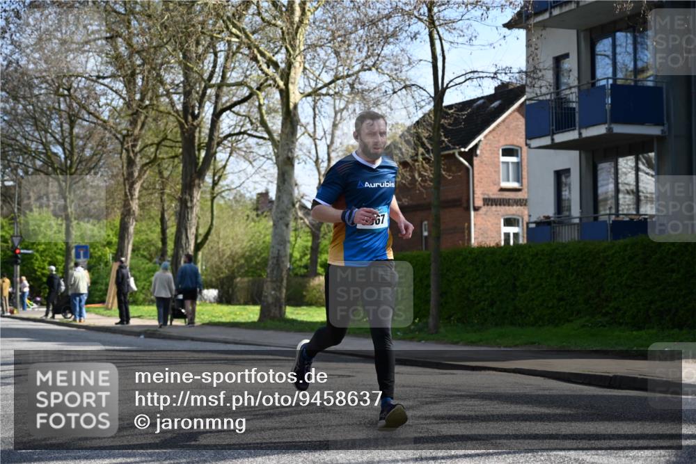 12.04.2026 - 45. Internationalen Wilhelmsburger Insellauf J. Mangold http://msf.ph/oto/9458637 12.04.2026 10:36:59 Ziel 4978, 5567, 2375, 2444, 3670, 2451, 2106, 4467, 4482, 4482, 4779, 3492, 5643, 3238, 2531, 5496 meine-sportfotos.de