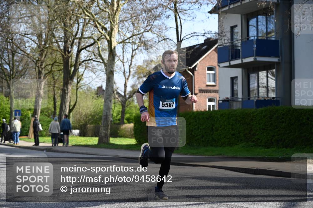 12.04.2026 - 45. Internationalen Wilhelmsburger Insellauf J. Mangold http://msf.ph/oto/9458642 12.04.2026 10:37:00 Ziel 4978, 5567, 2375, 2444, 3670, 2451, 2106, 4467, 4482, 4779, 3492, 5643, 3238, 2531, 5496, 5251 meine-sportfotos.de