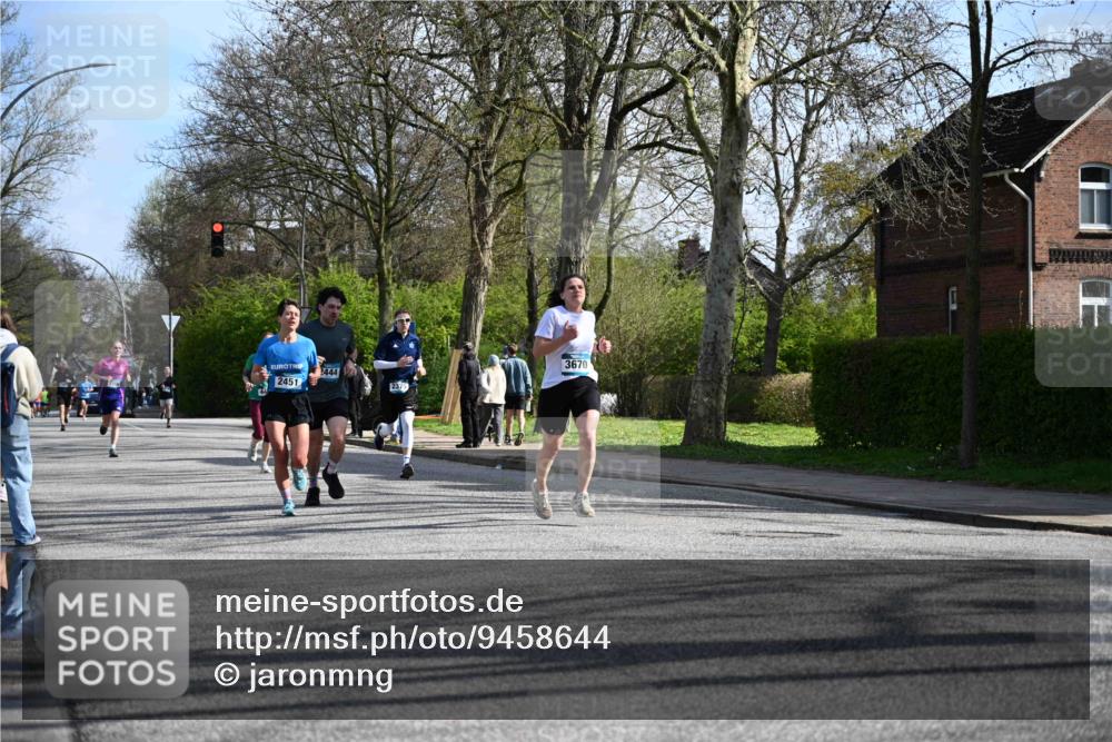 12.04.2026 - 45. Internationalen Wilhelmsburger Insellauf J. Mangold http://msf.ph/oto/9458644 12.04.2026 10:37:05 Ziel 5567, 2375, 2444, 3670, 2451, 2106, 4467, 4482, 4779, 3492, 5643, 3238, 2531, 5496, 5251, 3182, 2568, 2657 meine-sportfotos.de