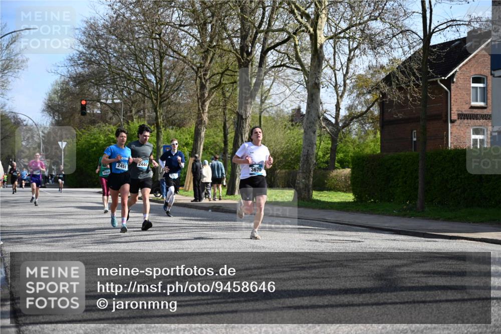 12.04.2026 - 45. Internationalen Wilhelmsburger Insellauf J. Mangold http://msf.ph/oto/9458646 12.04.2026 10:37:05 Ziel 5567, 2375, 2444, 3670, 2451, 2106, 4467, 4482, 4779, 3492, 5643, 3238, 2531, 5496, 5251, 3182, 2568, 2657 meine-sportfotos.de