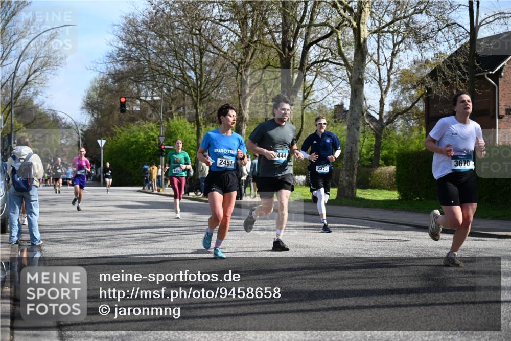 12.04.2026 - 45. Internationalen Wilhelmsburger Insellauf J. Mangold http://msf.ph/oto/9458658 12.04.2026 10:37:07 Ziel 5567, 2375, 2444, 3670, 2451, 2106, 4467, 4482, 4779, 3492, 5643, 5643, 3238, 2531, 5496, 5251, 3182, 2568, 2657 meine-sportfotos.de
