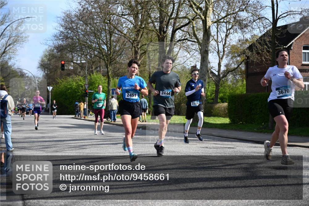 12.04.2026 - 45. Internationalen Wilhelmsburger Insellauf J. Mangold http://msf.ph/oto/9458661 12.04.2026 10:37:07 Ziel 5567, 2375, 2444, 3670, 2451, 2106, 4467, 4482, 4779, 3492, 5643, 5643, 3238, 2531, 5496, 5251, 3182, 2568, 2657 meine-sportfotos.de
