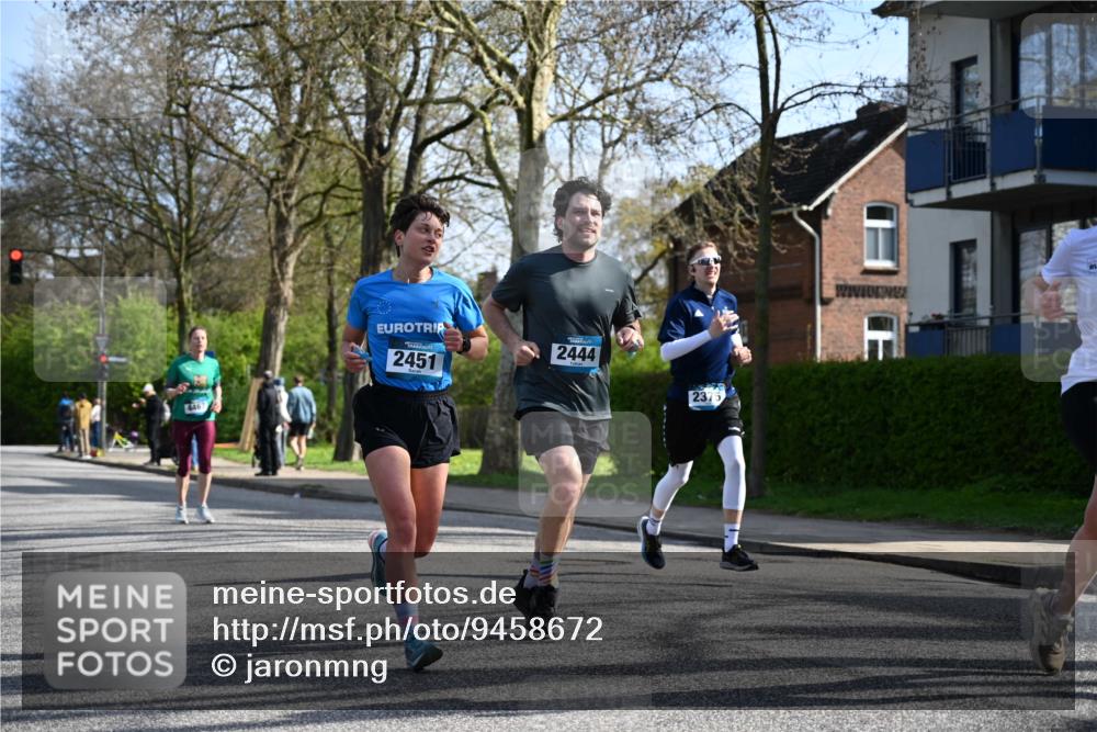 12.04.2026 - 45. Internationalen Wilhelmsburger Insellauf J. Mangold http://msf.ph/oto/9458672 12.04.2026 10:37:08 Ziel 5567, 2375, 2444, 3670, 2451, 2106, 4467, 4482, 4779, 3492, 5643, 3238, 2531, 5496, 5251, 3182, 2568, 2657, 4833, 5706 meine-sportfotos.de