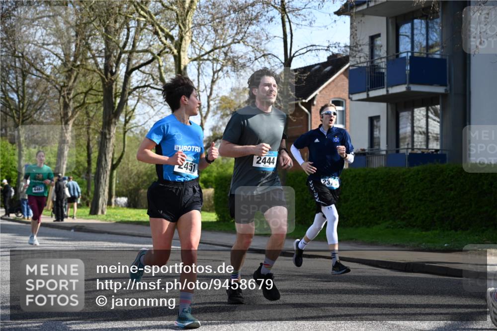 12.04.2026 - 45. Internationalen Wilhelmsburger Insellauf J. Mangold http://msf.ph/oto/9458679 12.04.2026 10:37:08 Ziel 5567, 2375, 2444, 3670, 2451, 2106, 4467, 4482, 4779, 3492, 5643, 3238, 2531, 5496, 5251, 3182, 2568, 2657, 4833, 5706 meine-sportfotos.de