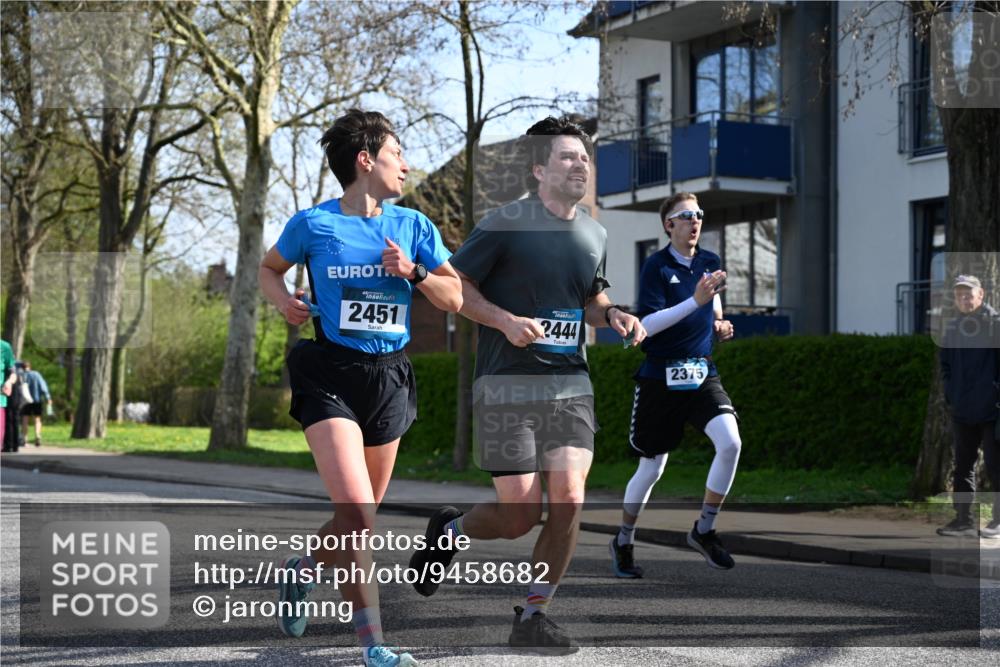 12.04.2026 - 45. Internationalen Wilhelmsburger Insellauf J. Mangold http://msf.ph/oto/9458682 12.04.2026 10:37:08 Ziel 5567, 2375, 2444, 3670, 2451, 2106, 4467, 4482, 4779, 3492, 5643, 3238, 2531, 5496, 5251, 3182, 2568, 2657, 4833, 5706 meine-sportfotos.de