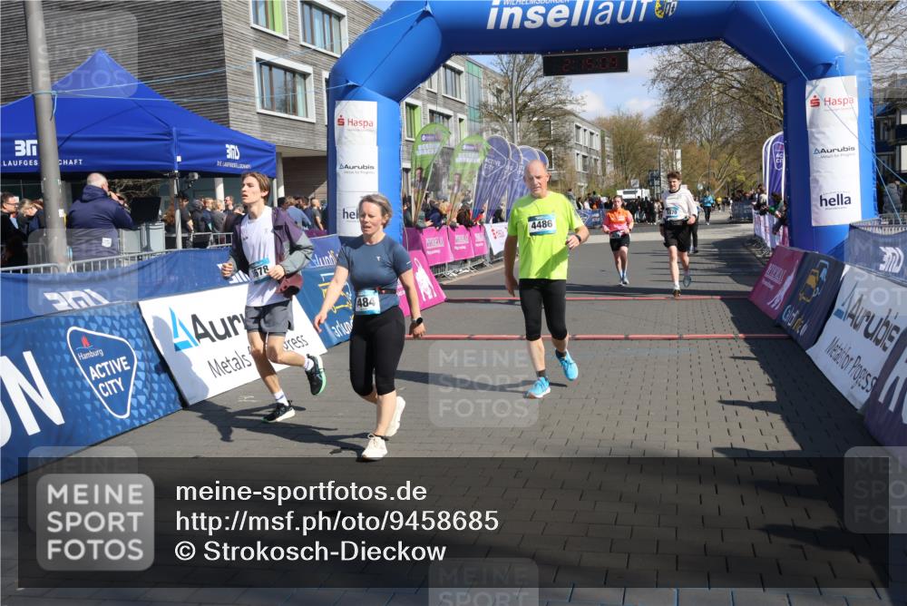 12.04.2026 - 45. Internationalen Wilhelmsburger Insellauf Strokosch-Dieckow http://msf.ph/oto/9458685 12.04.2026 11:05:08 Ziel 4484, 4486, 3678, 2204, 5570, 3679 meine-sportfotos.de