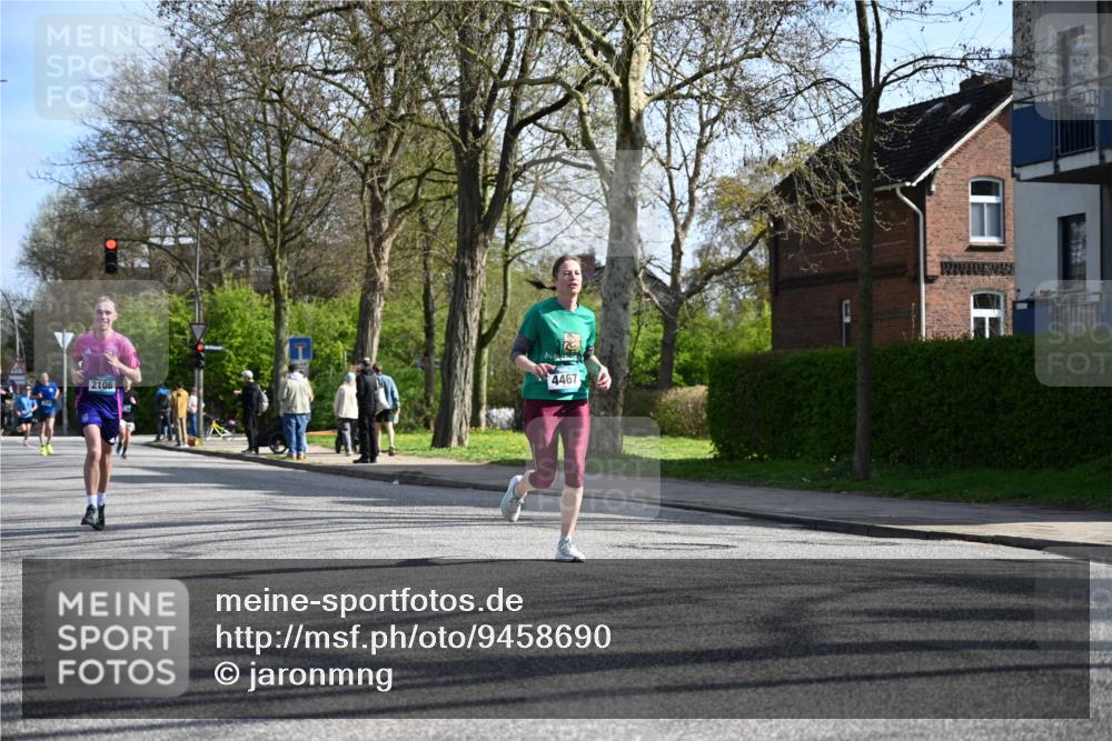 12.04.2026 - 45. Internationalen Wilhelmsburger Insellauf J. Mangold http://msf.ph/oto/9458690 12.04.2026 10:37:10 Ziel 2375, 2444, 3670, 2451, 2106, 4467, 4482, 4779, 3492, 5643, 3238, 3238, 2531, 5496, 5251, 3182, 2568, 2657, 4833, 5706 meine-sportfotos.de